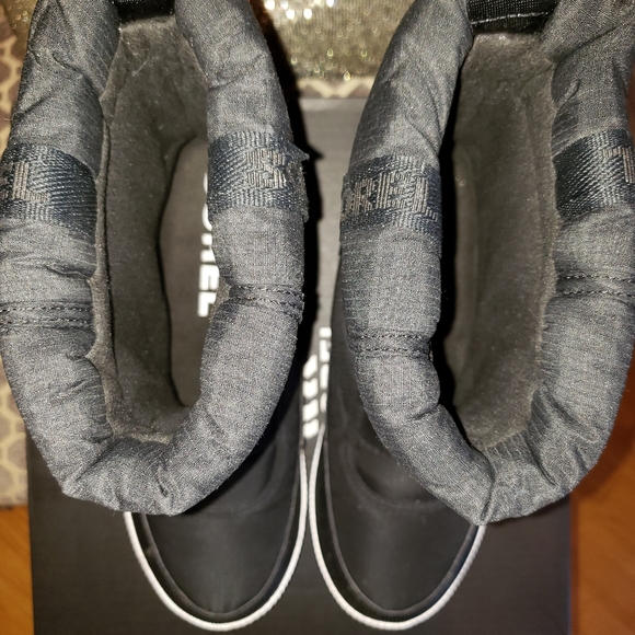 COPY - SNOW'S COMING, GET THESE SOREL OUT N' ABOUT PUFFY MID SIZE 10 - Picture 5 of 6